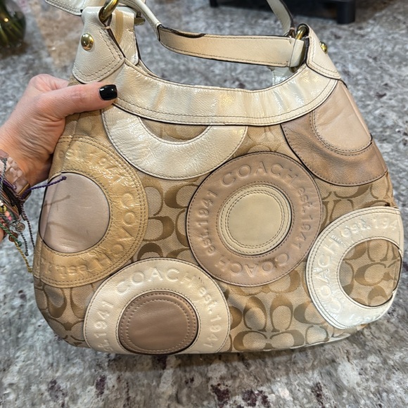 Tan/cream Coach shoulder bag - Picture 2 of 11